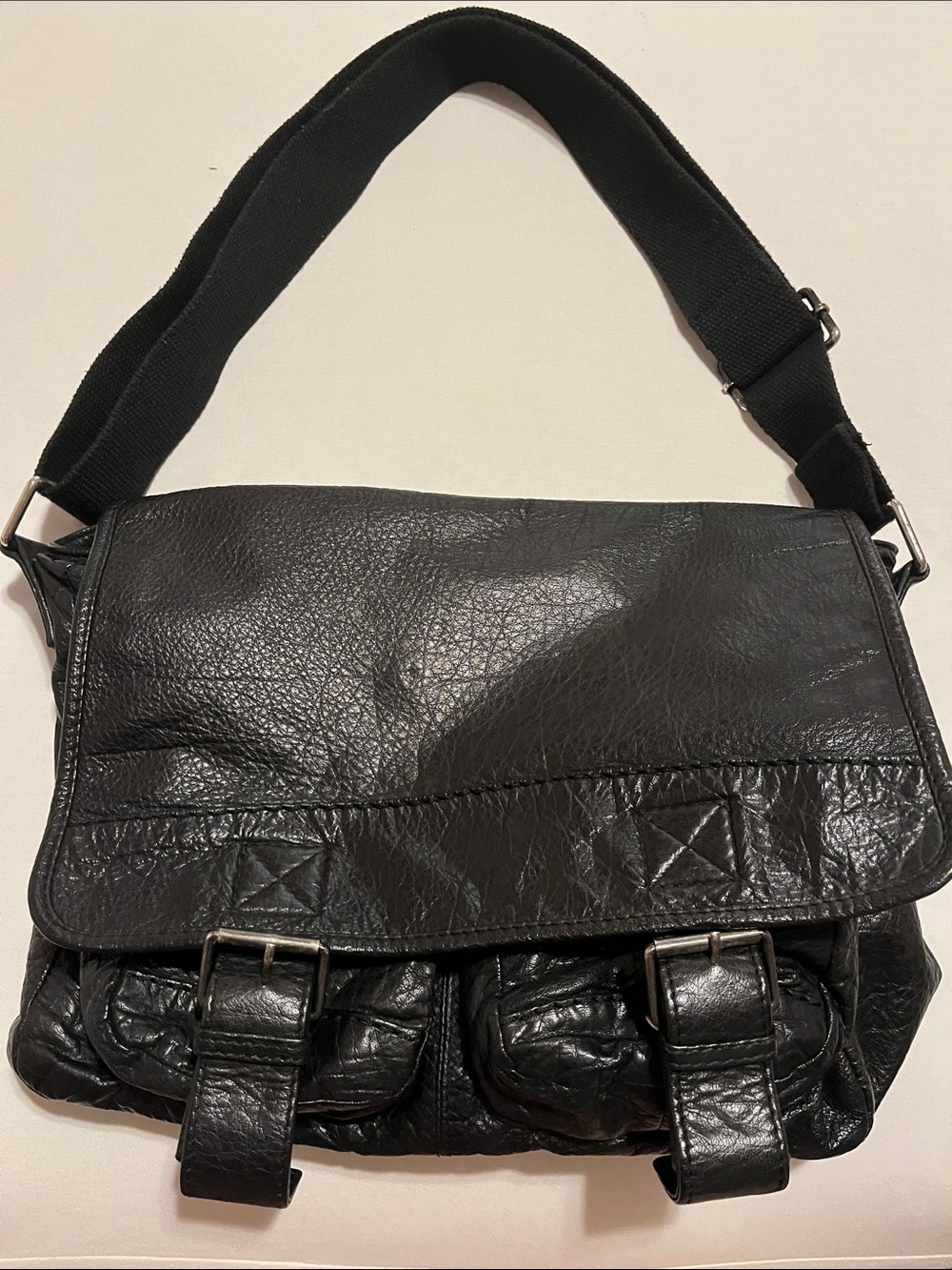 Black Wilson’s Leather Messenger Bag - Classic Casual Carry w/adjustable straps